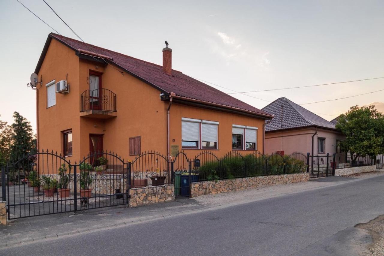 Ivanhoe Apartman Apartment Nyírbátor Екстериор снимка