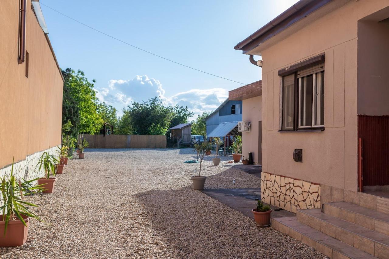 Ivanhoe Apartman Apartment Nyírbátor Екстериор снимка