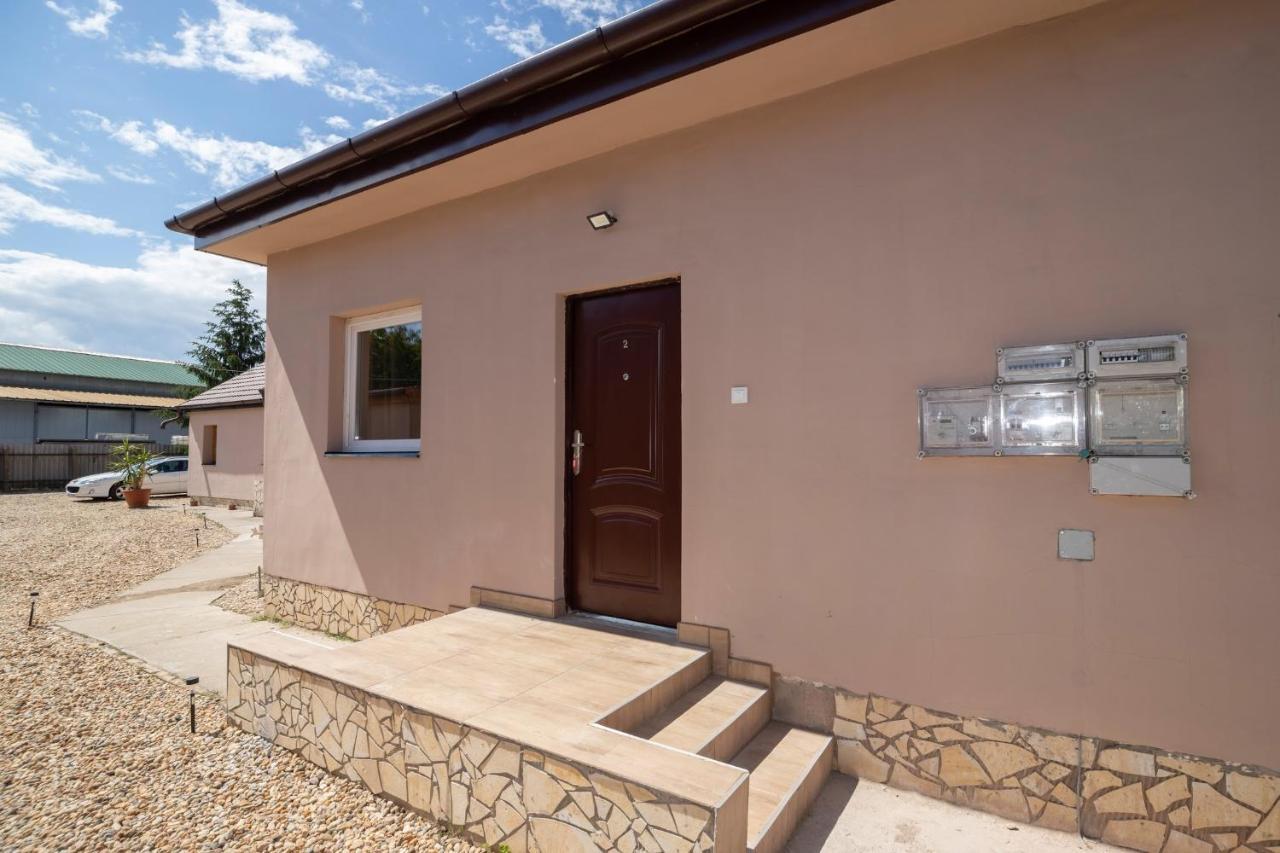 Ivanhoe Apartman Apartment Nyírbátor Екстериор снимка