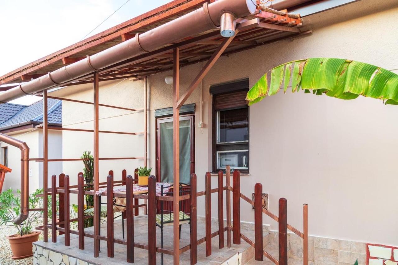 Ivanhoe Apartman Apartment Nyírbátor Екстериор снимка