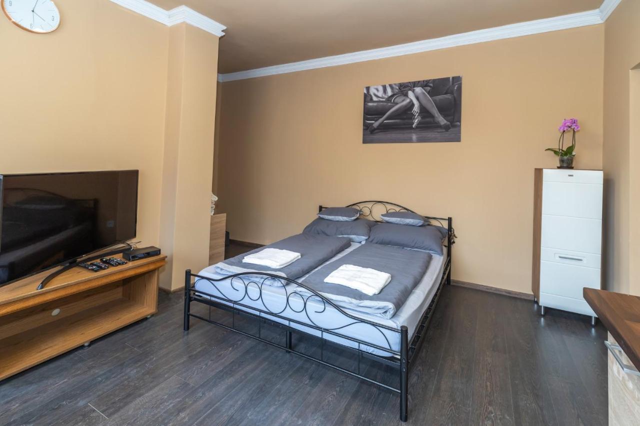 Ivanhoe Apartman Apartment Nyírbátor Екстериор снимка